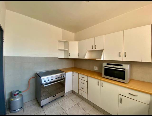 2 BEDROOM PROPERTY TO RENT IN FLORIDA LAKE